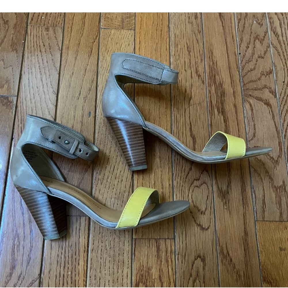 New GAP Leather Sandals with Yellow Strap and Tan Ankle Sz 6